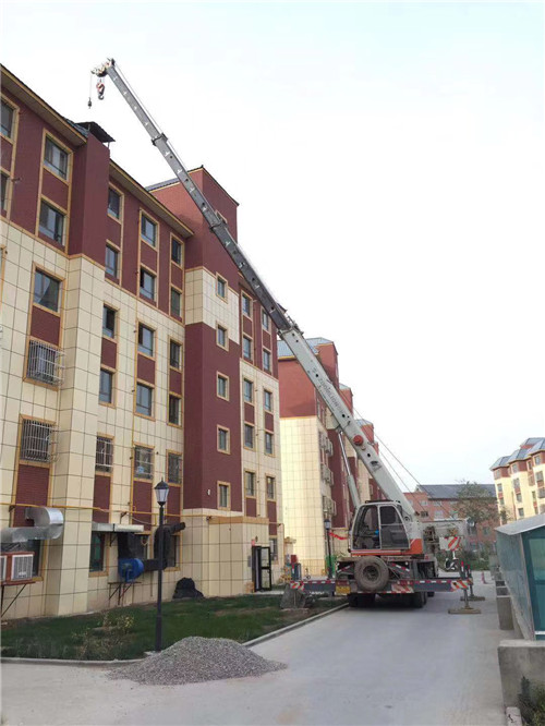 庆阳市跨街广告牌的高空安装注意事项