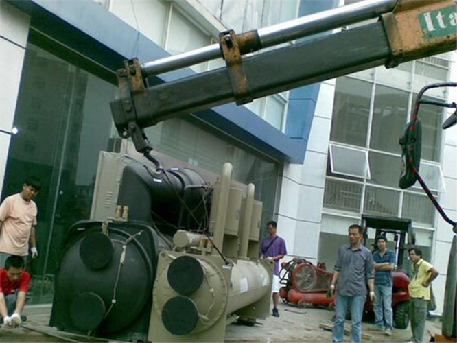 庆阳市随车吊和汽车吊的核心区别是什么？哪种更省钱？