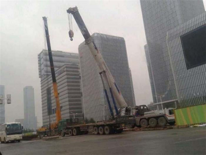 庆阳市“自动找平”—— 吊车的 “平地神器” 技术