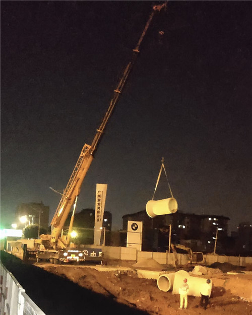 庆阳市“弯臂矫正”—— 吊车的 “形变补偿” 技术