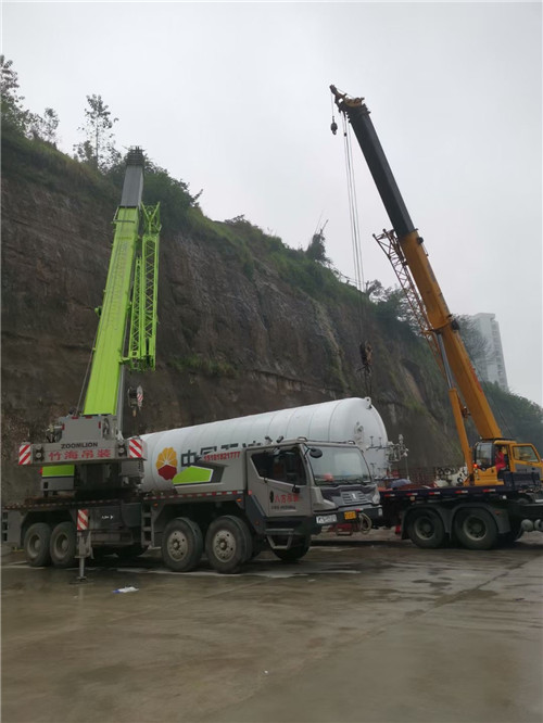 庆阳市“不怕风雨冻”—— 吊车的 “恶劣环境适应” 技术